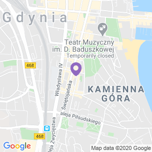 Centrum gdyni, cicha ulica, bardzo słoneczne.